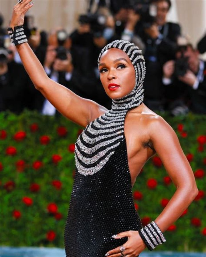 Unveiling The Secrets Of The "Celebrity Armpit Hair Trend": Discoveries And Insights